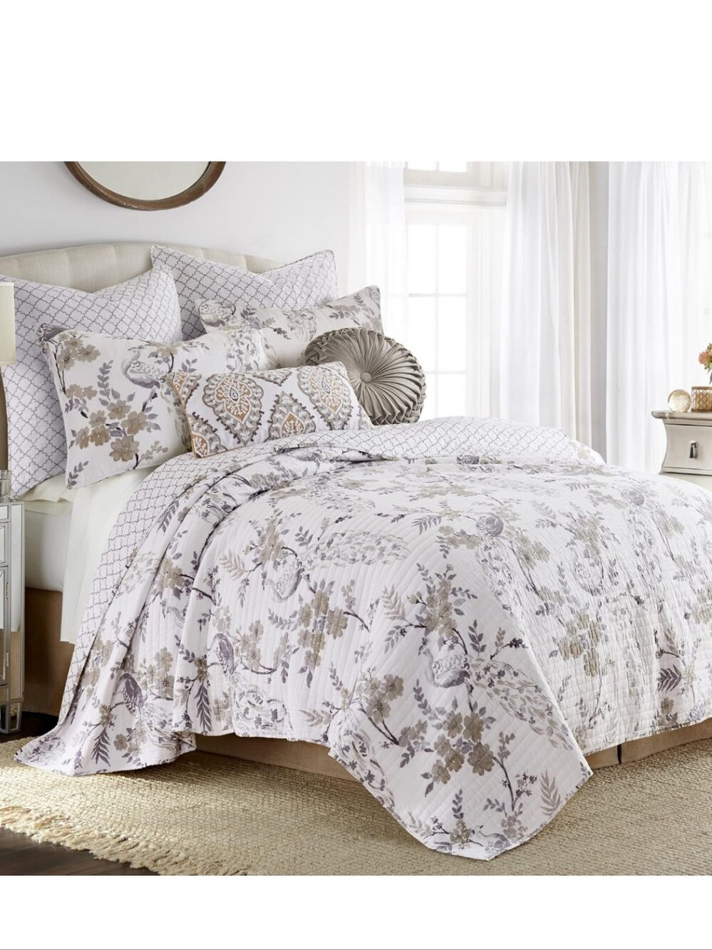Levtex Home Pisa Reversible Full/Queen Quilt Set (88x92in) with 2 Pillow Shams